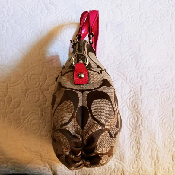 COACH  A1381 F22941 Ltd. Ed. Daisy Signature Crossbody/Tote- Khaki, Raspberry - Picture 7 of 16